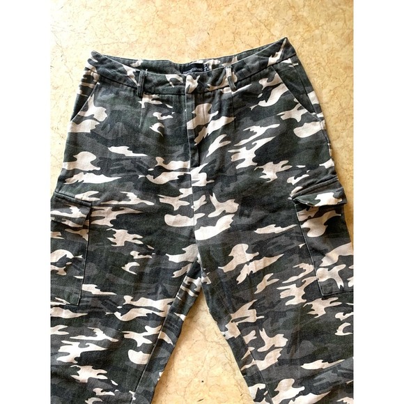 pretty Little thing Grey Camo print cargo pants size 6 - Picture 4 of 11